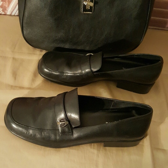 Easy Spirit Black Leather Loafer size 8 W - Picture 3 of 7